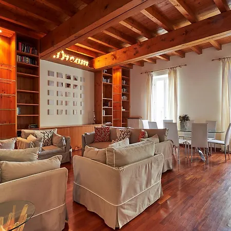 Brera Trilocale Apartment *
